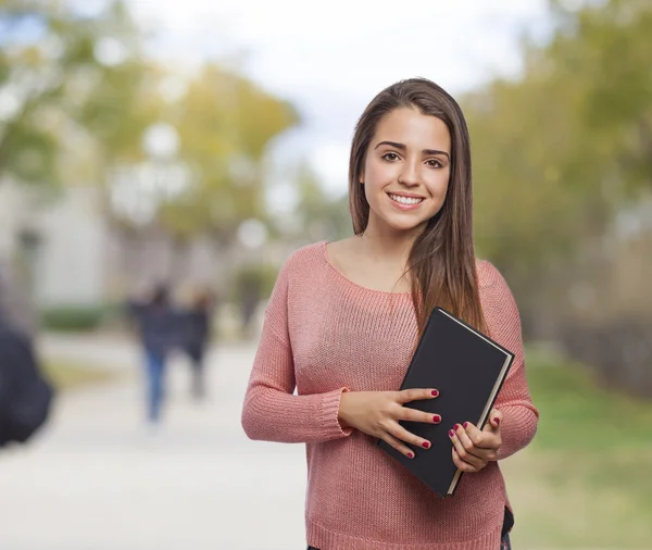 Donna che tiene libro — Foto Stock