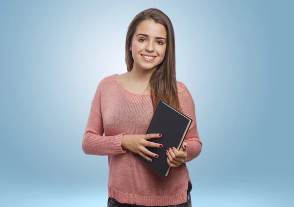 Mujer sosteniendo libro — Foto de Stock