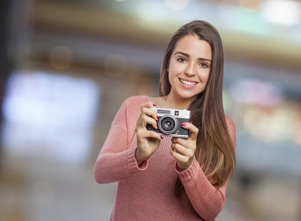 Mujer tomando fotos — Foto de Stock