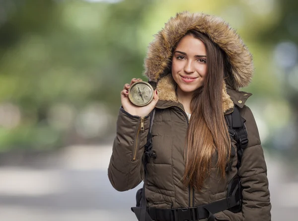 Kvinna anläggning kompass — Stockfoto