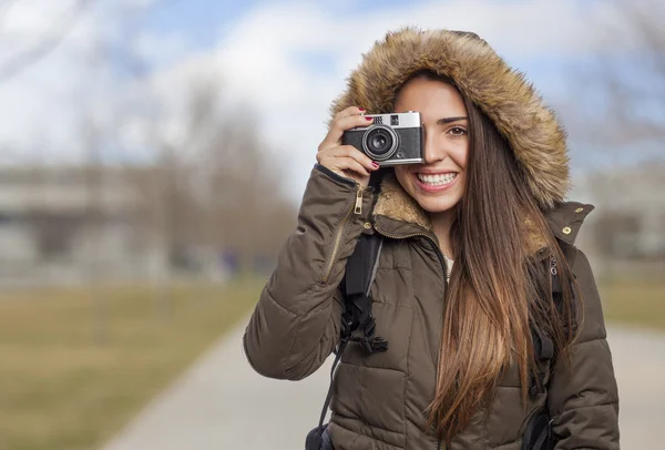 Kvinnan fotograferar — Stockfoto