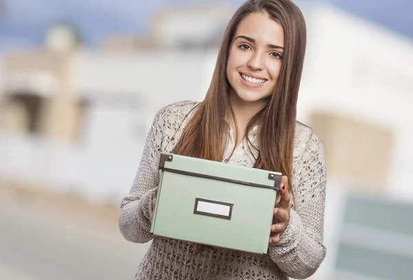 Kvinna anläggning box — Stockfoto