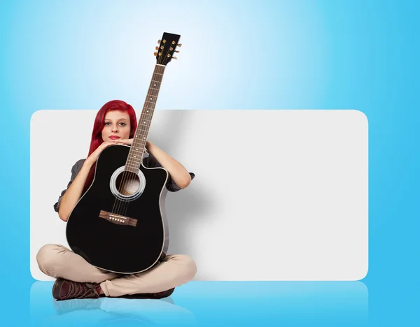 Frau mit Gitarre — Stockfoto