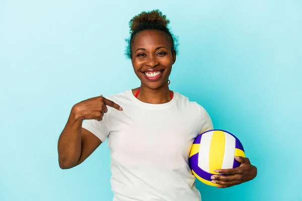 Young African American Woman Playing Volleyball Isolated Blue Background Person — Stock Photo, Image