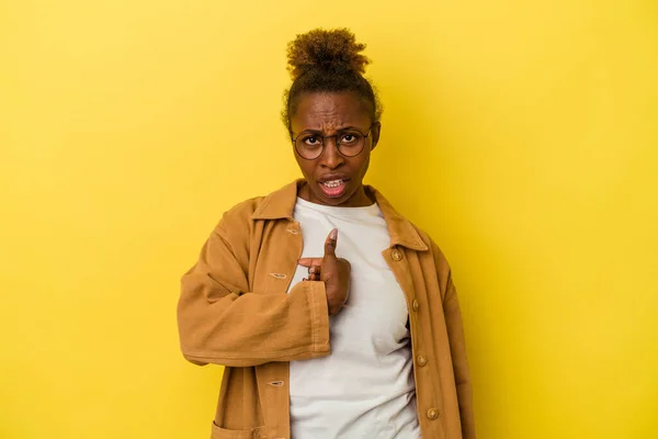 Young African American Woman Isolated Yellow Background Surprised Pointing Finger — Stock Photo, Image