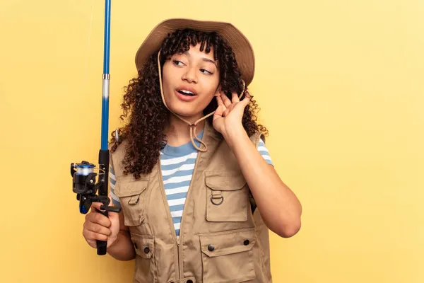 Young Mixed Race Fisherwoman Holding Rod Isolated Yellow Background Trying — Stock Photo, Image