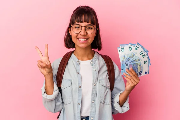 Joven Estudiante Raza Mixta Sosteniendo Billetes Aislados Sobre Fondo Rosa —  Fotos de Stock