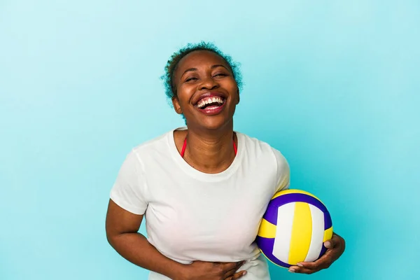 Young African American Woman Playing Volleyball Isolated Blue Background Laughing — Stock Photo, Image