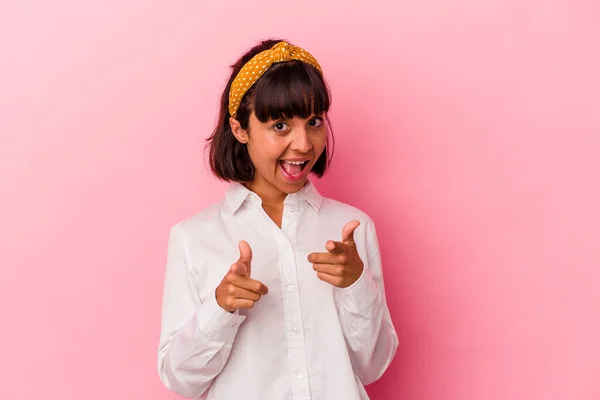 Young Mixed Race Woman Isolated Pink Background Pointing Front Fingers — Stock Photo, Image