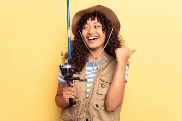 Young Mixed Race Fisherwoman Holding Rod Isolated Yellow Background Points — Stock Photo, Image