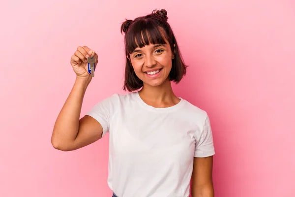Young Mixed Race Woman Holding Keys Isolated Pink Background Happy — Stock Photo, Image