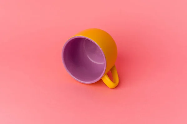Желтая Чашка Изолированы Розовом Фоне — стоковое фото