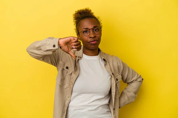 Young African American Woman Isolated Yellow Background Showing Thumb Disappointment — Stock Photo, Image