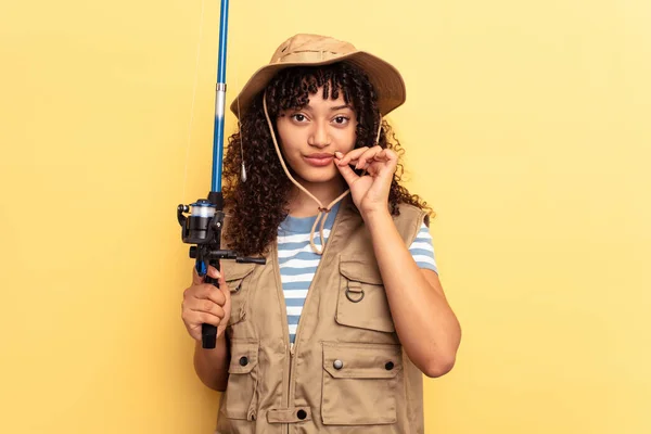 Young Mixed Race Fisherwoman Holding Rod Isolated Yellow Background Fingers — Stock Photo, Image