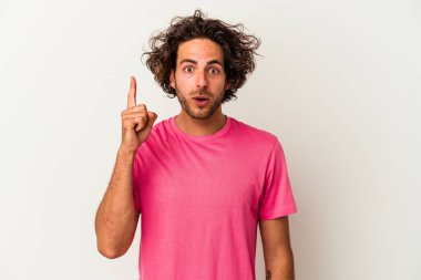 Beyaz arka planda izole genç beyaz adam bir fikri, ilham konsepti var.