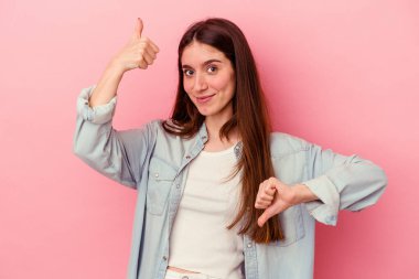 başparmaklar yukarı ve baş parmaklar aşağı, zor seçim konsepti