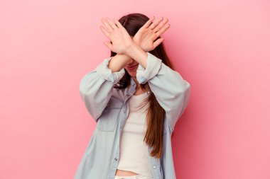 İki kolu çapraz tutmak, inkar kavramı.