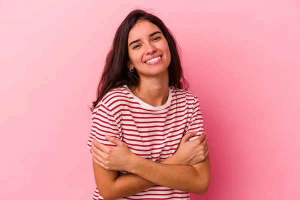 Joven Mujer Caucásica Aislada Sobre Fondo Rosa Riendo Divirtiéndose — Foto de Stock