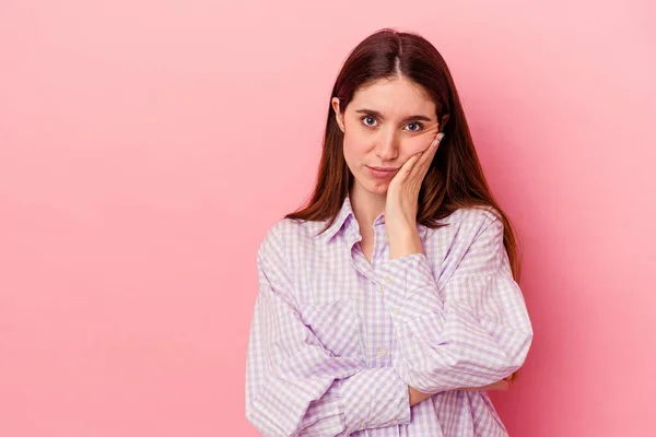 Young Caucasian Woman Isolated Pink Background Who Feels Sad Pensive — Stock Photo, Image