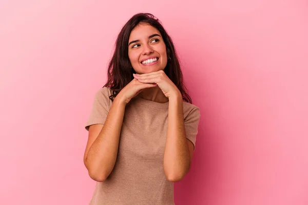 Young Caucasian Woman Isolated Pink Background Keeps Hands Chin Looking — Stock Photo, Image