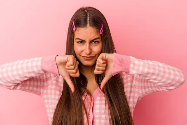 Jonge Blanke Vrouw Geïsoleerd Roze Achtergrond Tonen Duim Naar Beneden — Stockfoto