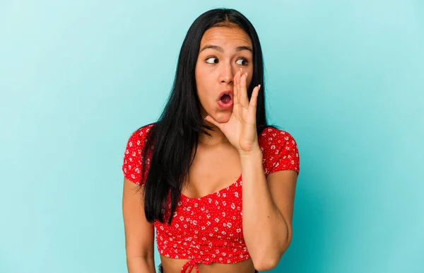 Young Venezuelan Woman Isolated Blue Background Shouting Excited Front — Stock Photo, Image