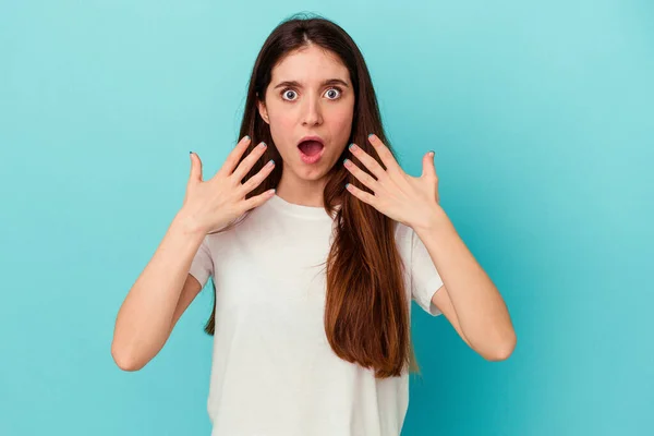 Mujer Joven Caucásica Aislada Sobre Fondo Azul Mostrando Número Diez — Foto de Stock