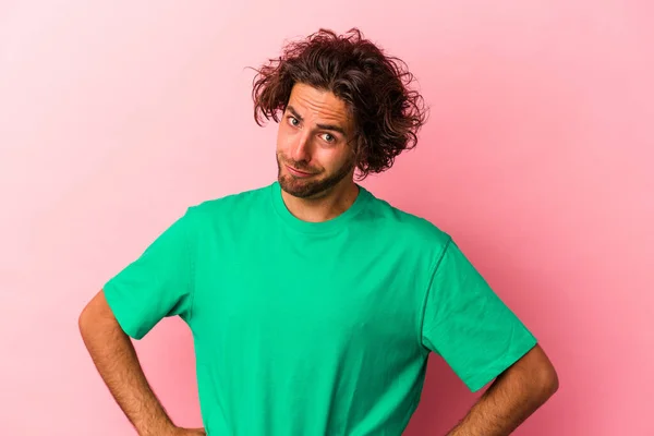 Young Caucasian Man Isolated Pink Bakcground Confused Feels Doubtful Unsure — Stock Photo, Image
