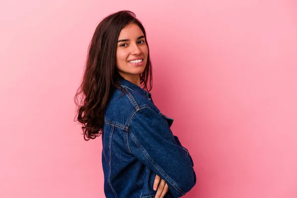 Jonge Blanke Vrouw Geïsoleerd Roze Achtergrond Die Zich Zelfverzekerd Voelt — Stockfoto