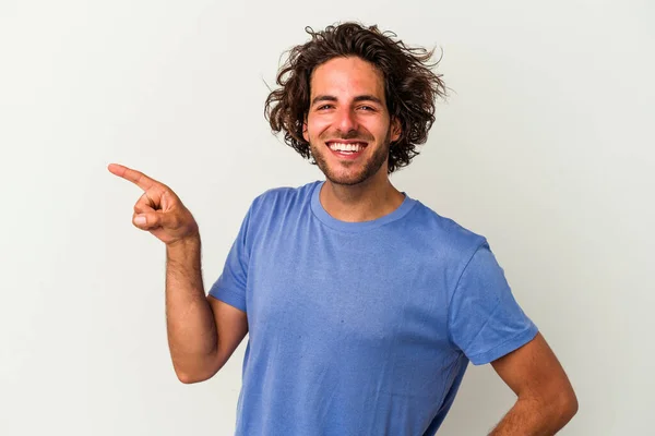 Young Caucasian Man Isolated White Background Smiling Cheerfully Pointing Forefinger — Stock Photo, Image