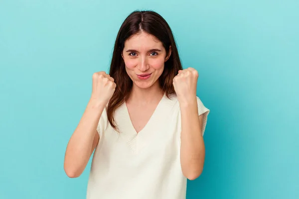 Junge Kaukasische Frau Isoliert Auf Blauem Hintergrund Aufgebracht Schreit Mit — Stockfoto