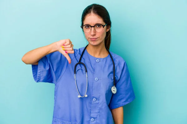 Enfermera Caucásica Joven Aislada Sobre Fondo Azul Mostrando Gesto Aversión — Foto de Stock