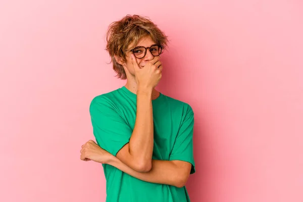 Jonge Blanke Man Met Make Geïsoleerd Roze Achtergrond Lachen Gelukkig — Stockfoto