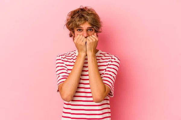 Young Caucasian Man Make Isolated Pink Background Biting Fingernails Nervous — Stock Photo, Image