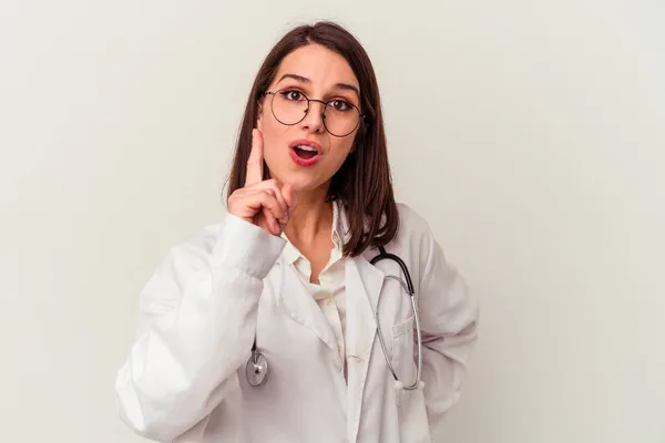 Jonge Arts Kaukasische Vrouw Geïsoleerd Witte Achtergrond Met Een Idee — Stockfoto