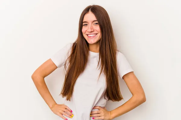 Beyaz Arka Planda Izole Edilmiş Genç Beyaz Kadın Mutlu Güler — Stok fotoğraf