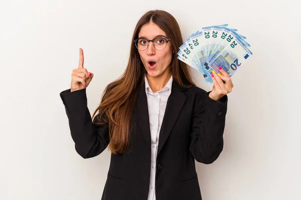 Jonge Kaukasische Zakenvrouw Met Bankbiljetten Geïsoleerd Witte Achtergrond Met Een — Stockfoto