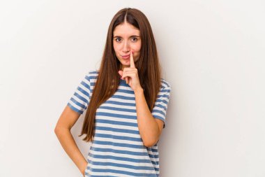 Beyaz arka planda soyutlanmış beyaz bir kadın. Düşünüyor, bakıyor, yansıtıyor, düşünüyor, bir fantezi kuruyor..