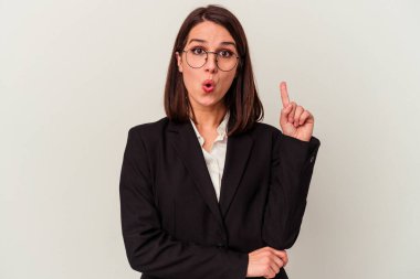 Beyaz arka planda izole edilmiş genç bir iş kadınının harika bir fikri var, yaratıcılık kavramı..