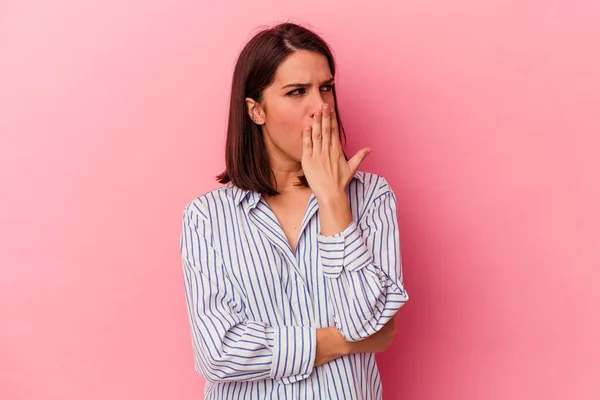 Mujer Joven Caucásica Aislada Sobre Fondo Rosa Bostezando Mostrando Gesto —  Fotos de Stock