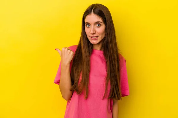 Young Caucasian Woman Isolated Yellow Background Shocked Pointing Index Fingers — Stock Photo, Image