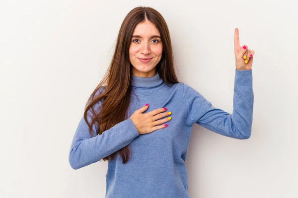 Mujer Joven Caucásica Aislada Sobre Fondo Blanco Haciendo Juramento Poniendo — Foto de Stock