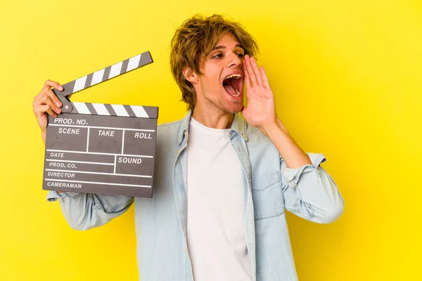 Young Caucasian Man Makeup Holding Clapperboard Isolated Yellow Background Shouting — Stock Photo, Image