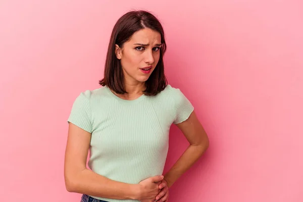 Jonge Blanke Vrouw Geïsoleerd Roze Achtergrond Met Leverpijn Maagpijn — Stockfoto