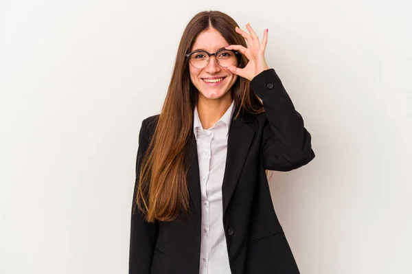 Νεαρή Καυκάσια Επιχειρηματίας Απομονωμένη Λευκό Φόντο Ενθουσιασμένος Κρατώντας Χειρονομία Στο — Φωτογραφία Αρχείου
