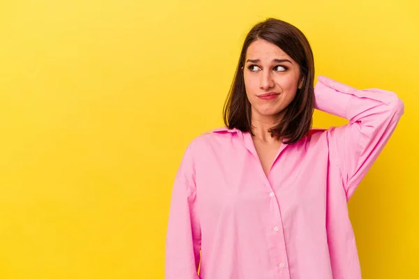 Young Caucasian Woman Isolated Yellow Background Touching Back Head Thinking — Stock Photo, Image