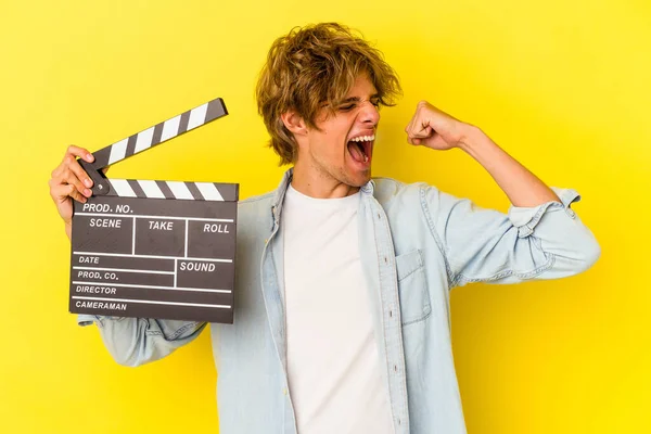Young Caucasian Man Makeup Holding Clapperboard Isolated Yellow Background Raising — Stock Photo, Image