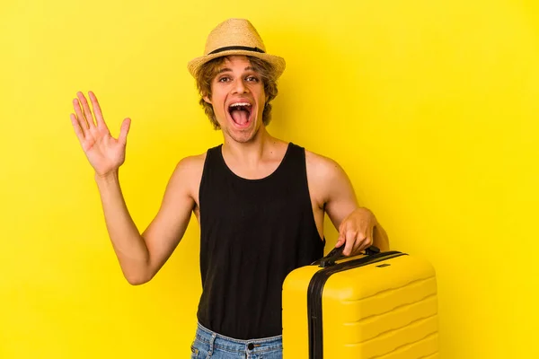 Young Caucasian Man Makeup Going Travel Isolated Yellow Background Receiving — Stock Photo, Image