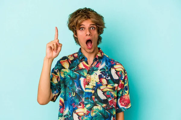 Jonge Blanke Man Met Make Dragen Van Een Zomer Kleren — Stockfoto