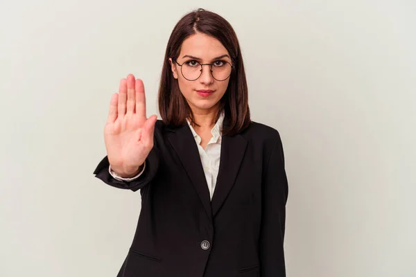 Joven Mujer Negocios Aislada Sobre Fondo Blanco Pie Con Mano — Foto de Stock